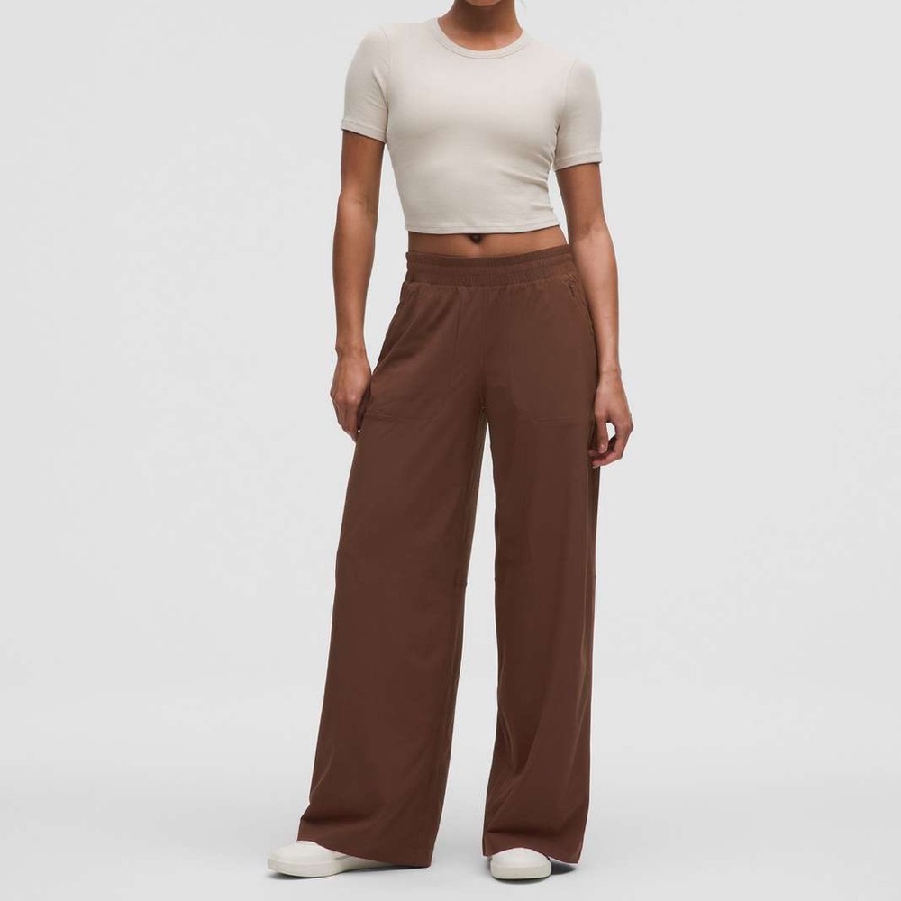 lululemon athletica Swift Wide-Leg Mid-Rise Pant size 4 brown (lava cake)